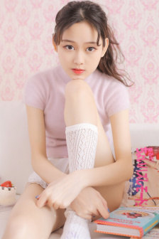春潮浪漫海棠红
